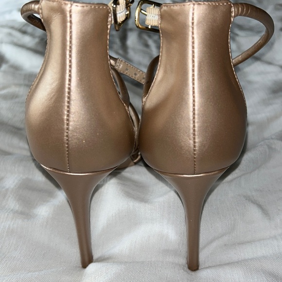 Steve Madden barely worn straps heels. Perfect for an evening out - Picture 3 of 5